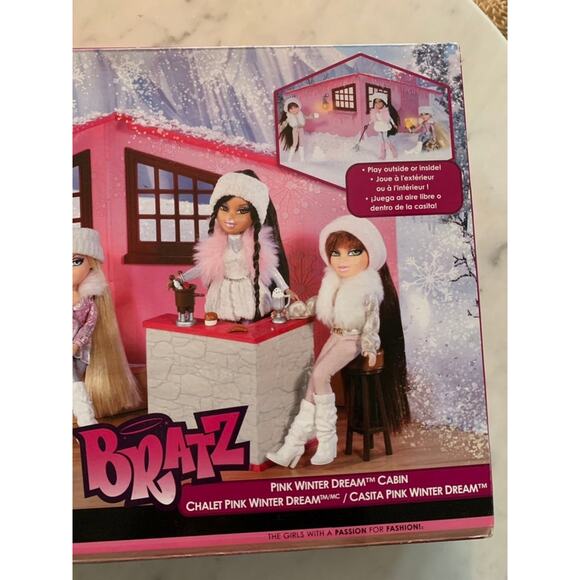 NIB Bratz Pink Winter Dream Cabin - Picture 4 of 10